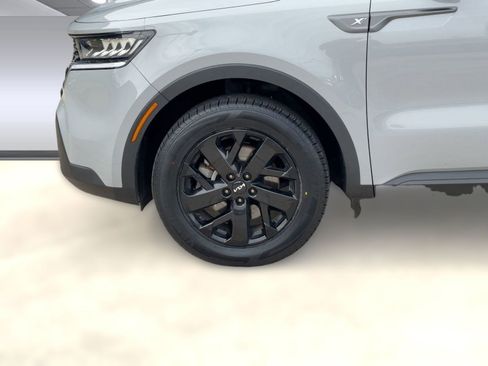 Used 2022 Kia Sorento S image 12