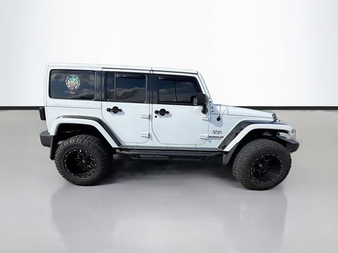 Used 2015 Jeep Wrangler Unlimited Sahara w/ Connectivity Group AWD/4WD image 9