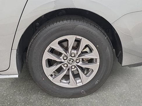 Certified 2026 Toyota Sienna XLE FWD image 30