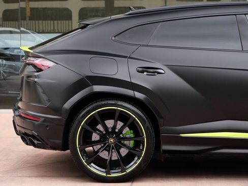 Used 2022 Lamborghini Urus image 10