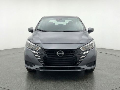 Used 2025 Nissan Versa SV image 2
