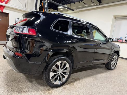 Used 2019 Jeep Cherokee Overland w/ Technology Group image 16