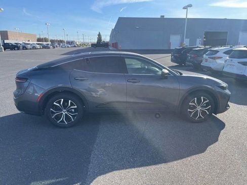 Used 2024 Toyota Crown Limited image 8