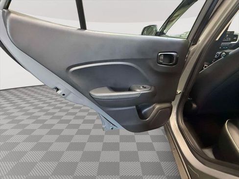 Certified 2022 Hyundai Venue Limited FWD image 22