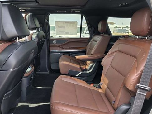 New 2026 Lincoln Navigator Reserve image 7