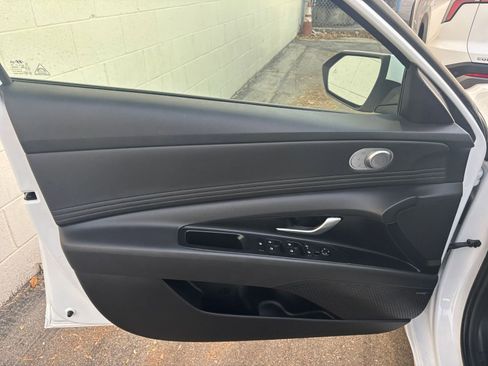 Used 2025 Hyundai Elantra Limited image 20