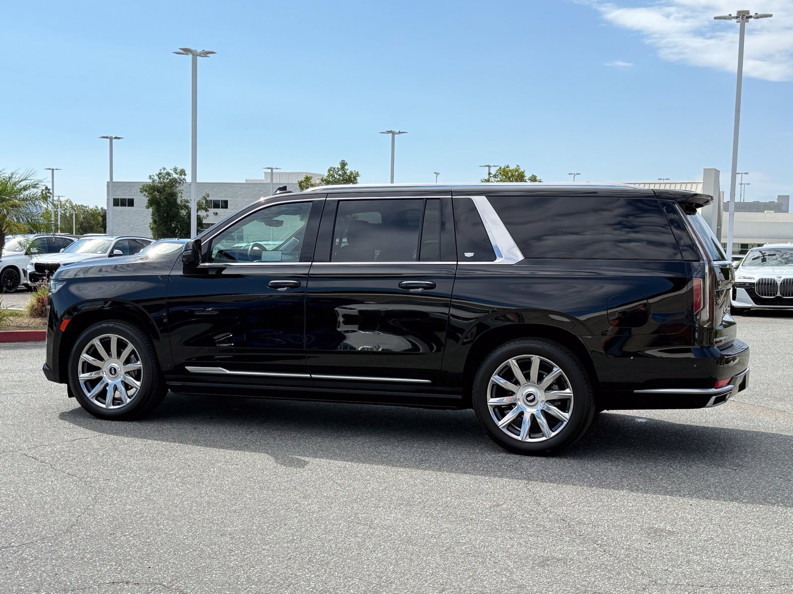 Used 2024 Cadillac Escalade ESV Premium Luxury Platinum AWD/4WD image 7