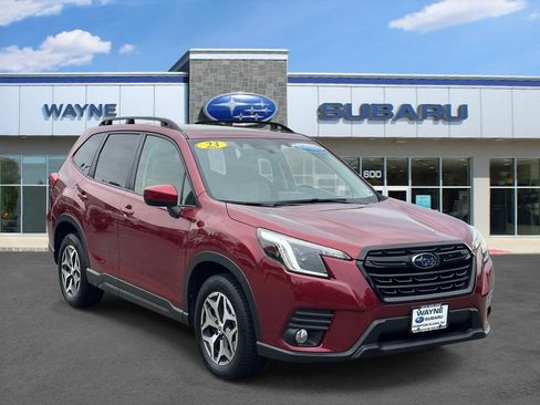 Certified 2023 Subaru Forester Premium AWD/4WD image 1