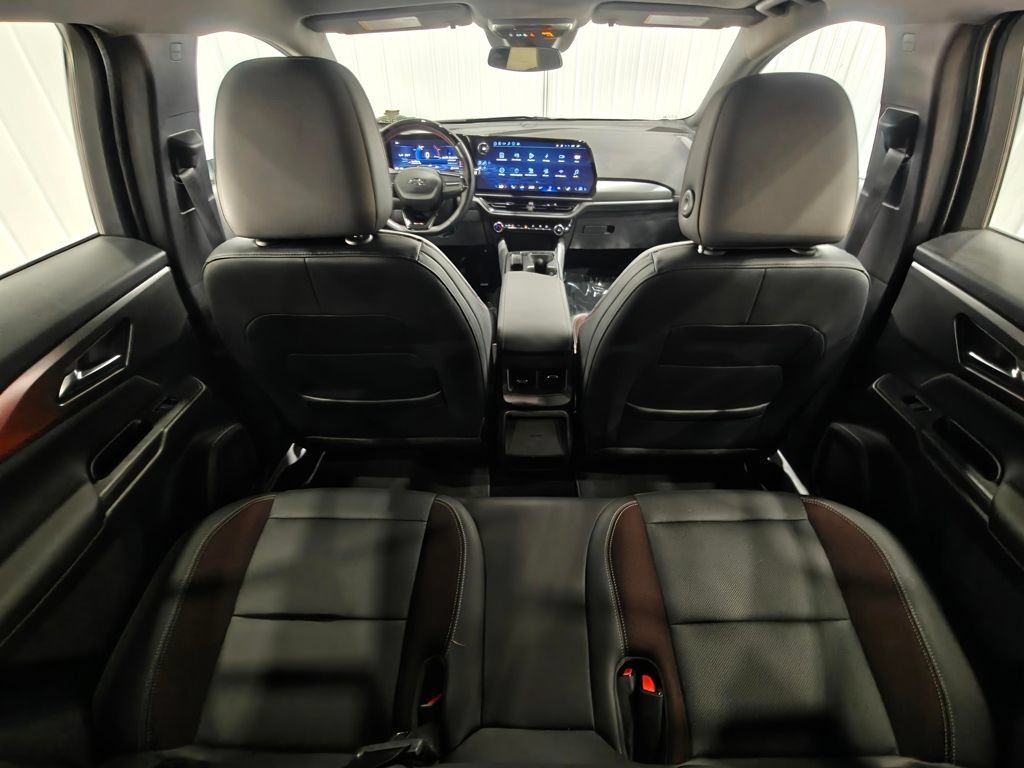 Used 2024 Chevrolet Equinox EV RS FWD image 29