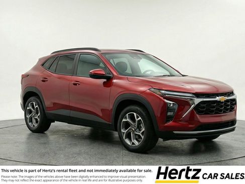 Used 2025 Chevrolet Trax LT image 1