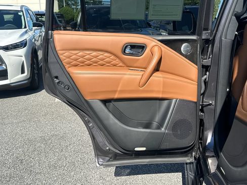 Used 2022 INFINITI QX80 Sensory w/ All-Season Package AWD/4WD image 18