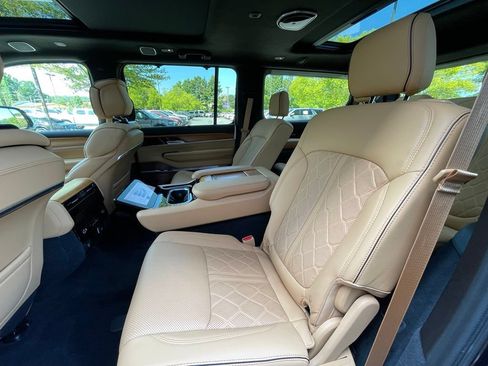 Used 2025 Jeep Grand Wagoneer Series III AWD/4WD image 28