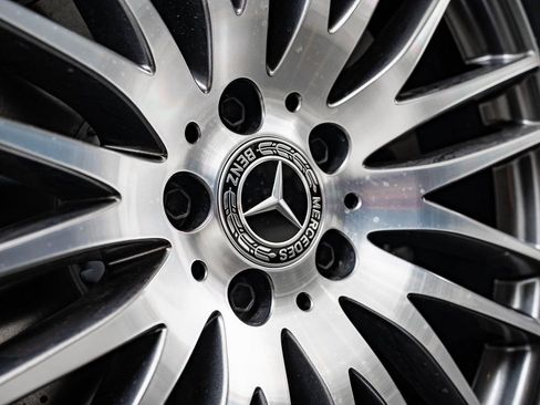 Used 2025 Mercedes-Benz GLC 300 4MATIC image 8