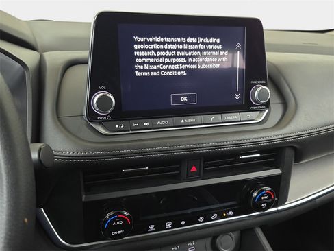 Used 2024 Nissan Rogue SV image 23