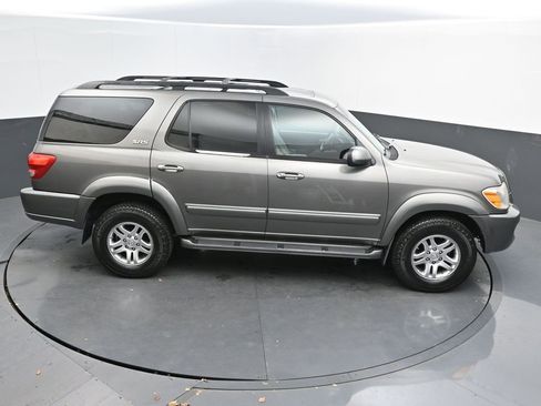 Used 2005 Toyota Sequoia SR5 image 34