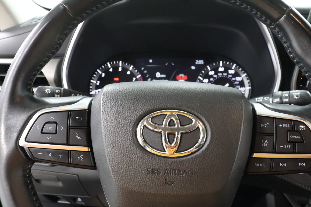Used 2021 Toyota Highlander XLE AWD/4WD image 10