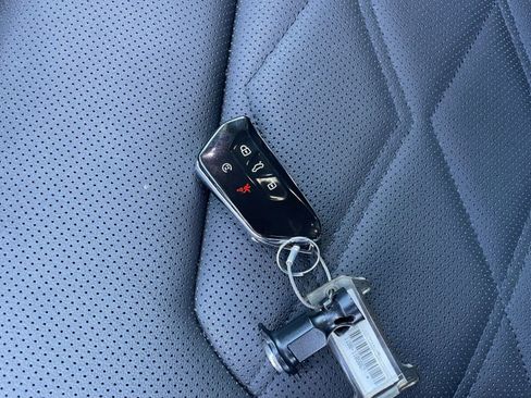 Used 2025 Volkswagen Atlas Cross Sport SE image 27