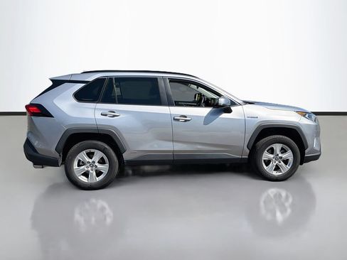 Used 2021 Toyota RAV4 XLE AWD/4WD image 4