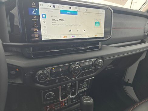 Certified 2025 Jeep Gladiator Rubicon w/ Convenience Group image 33