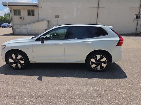 Used 2025 Volvo XC60 T8 Plus w/ Protection Package Premier AWD/4WD image 4