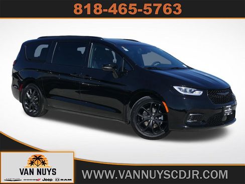 Used 2025 Chrysler Pacifica Limited FWD image 1