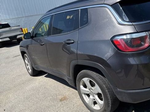 Used 2020 Jeep Compass Latitude w/ Cold Weather Group AWD/4WD image 11