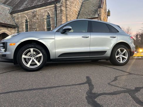 Used 2020 Porsche Macan Base AWD 4dr SUV image 12