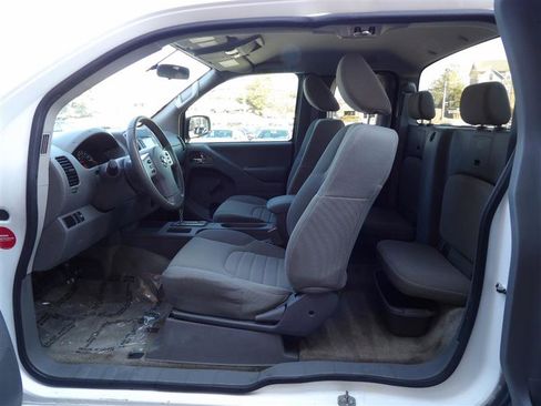 Used 2018 Nissan Frontier S image 11