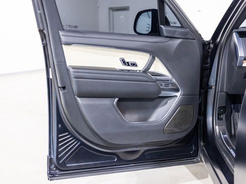 Used 2024 Land Rover Range Rover SV image 28