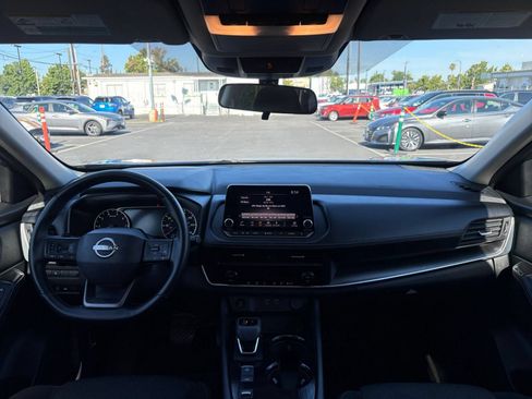 Used 2025 Nissan Rogue SV FWD image 35