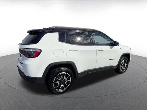Used 2025 Jeep Compass Trailhawk image 15