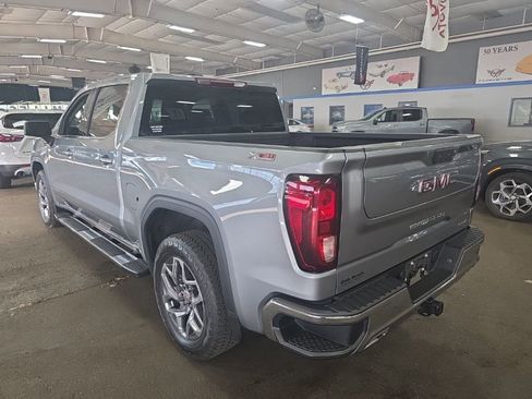 Used 2023 GMC Sierra 1500 SLE AWD/4WD image 4