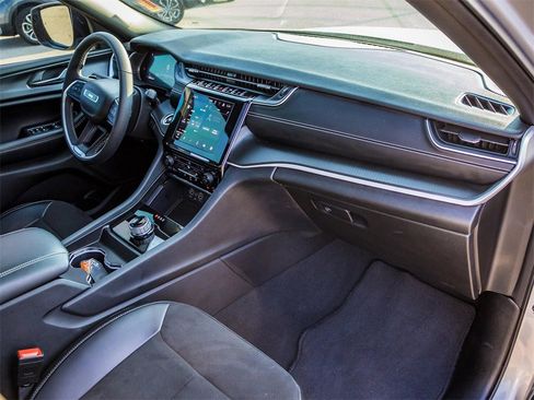 Used 2023 Jeep Grand Cherokee L Altitude image 14