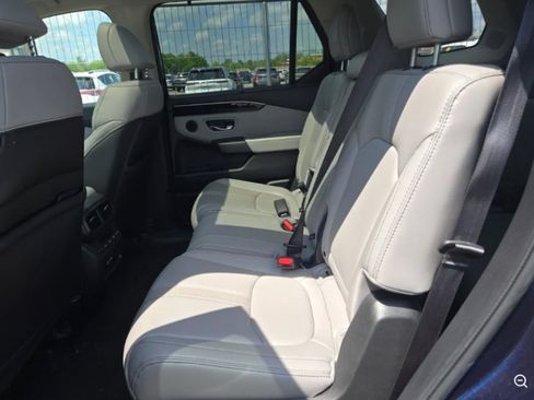 Used 2023 Honda Pilot Touring image 12