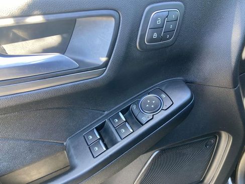 Used 2022 Ford Escape Titanium image 19