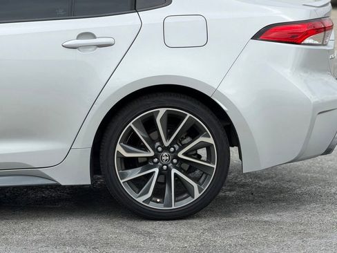 Used 2020 Toyota Corolla SE w/ SE Premium Package FWD image 3