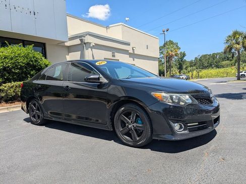 Used 2013 Toyota Camry SE FWD image 2