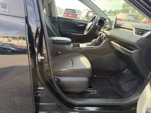 Used 2024 Toyota RAV4 XLE AWD/4WD image 34