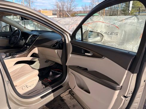 Used 2017 Lincoln MKX Reserve w/ Lincoln MKX Climate Package image 21