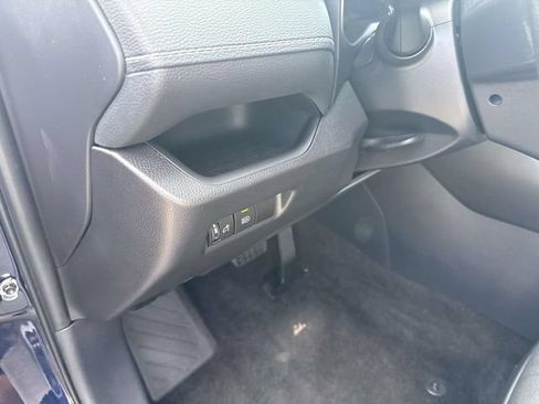 Used 2025 Toyota RAV4 XLE AWD/4WD image 19
