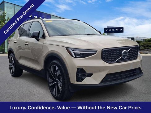 Used 2025 Volvo XC40 B5 Ultra AWD/4WD image 1