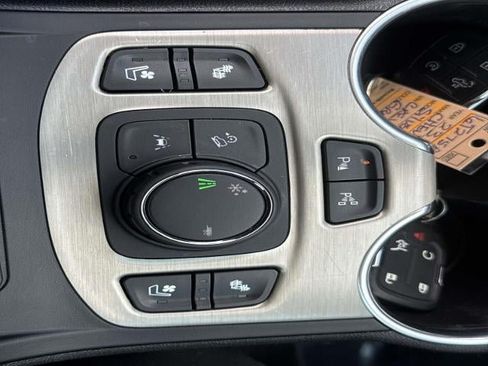 Used 2020 GMC Terrain Denali w/ Denali Premium Package FWD image 24