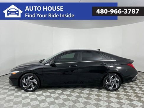 Used 2025 Hyundai Elantra SEL image 8