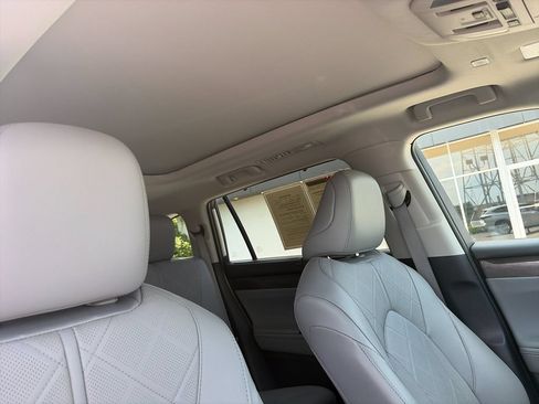 Used 2025 Toyota Highlander Platinum AWD/4WD image 19