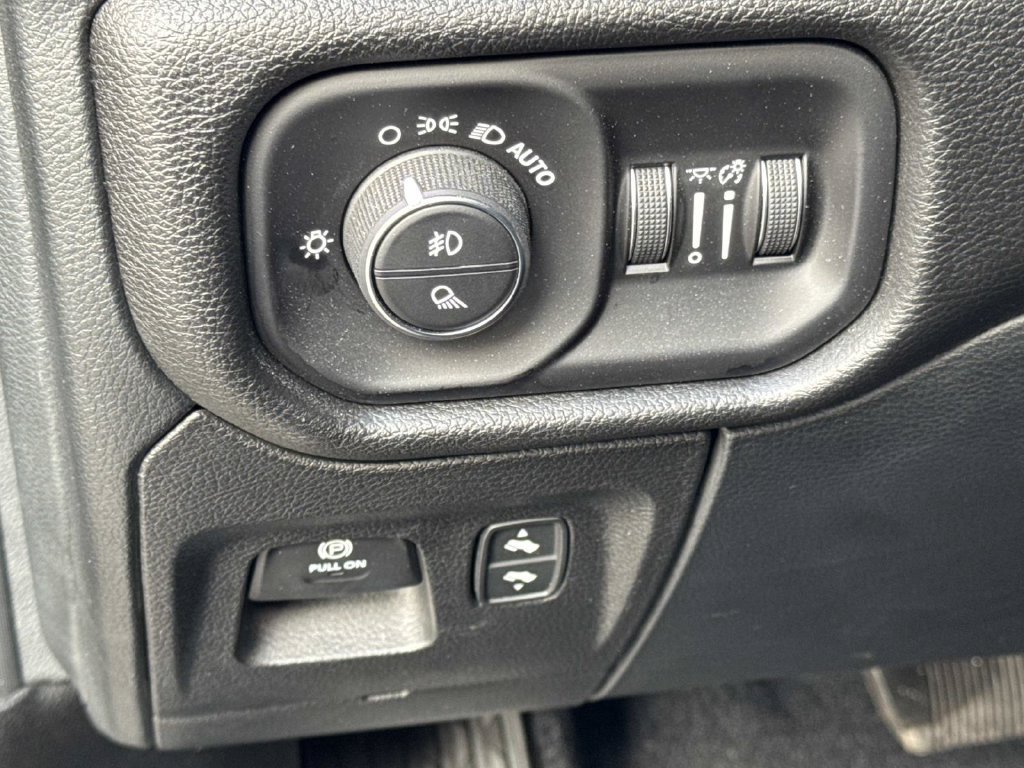 Used 2025 RAM 1500 Big Horn RWD image 27