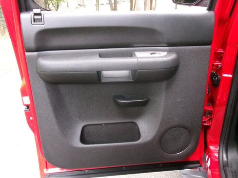 Used 2009 GMC Sierra 1500 SLE w/ Power Pack Plus AWD/4WD image 28