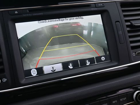 Used 2016 Kia Sedona SX Limited image 25