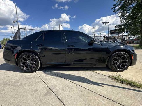 Used 2019 Chrysler 300 Touring w/ Sport Appearance Package RWD image 4