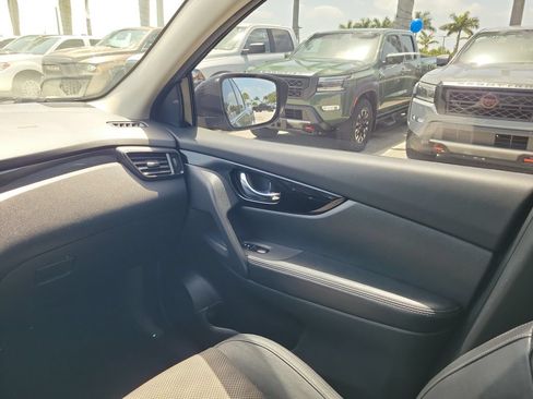 Used 2021 Nissan Rogue Sport SV w/ Technology Package FWD image 15