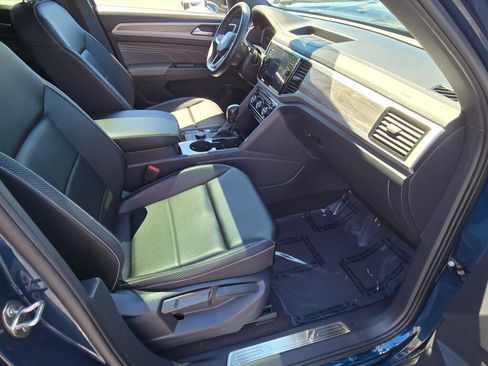 Used 2023 Volkswagen Atlas Cross Sport SE w/ Panoramic Sunroof Package AWD/4WD image 6
